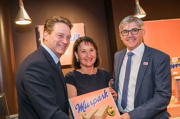 Mathias Walser (Verkaufsdirektor Manner), Edith Münzer (Center-Managerin), Thomas Gratzer (Manner Vorstand)