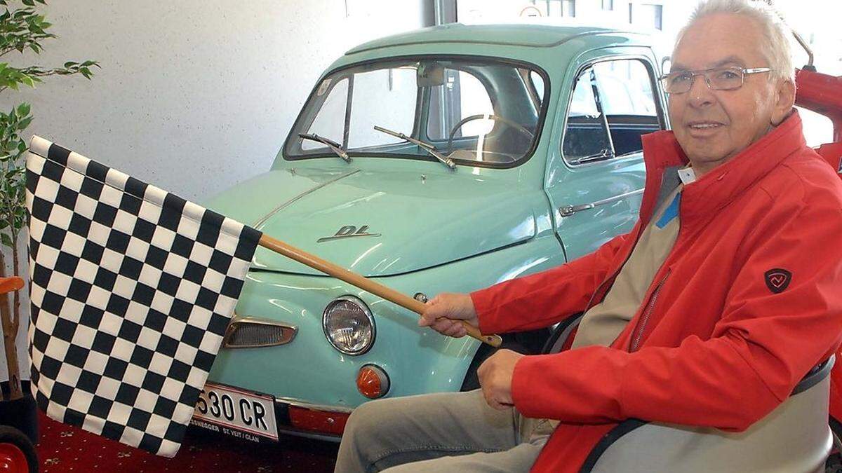 Für seinen Puch 500 hat Luttenberger ein „Wohnzimmer“ – mit Sitzecke und Teppich – eingerichtet