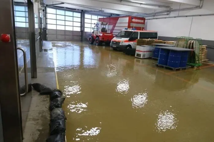 Auch das Rüsthaus der Feuerwehr war überflutet.