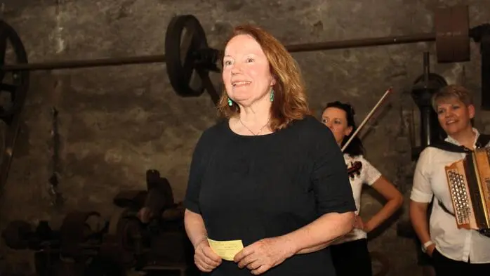 Im Rahmen des Festsonntages der Pfarre Ligist lud Julia Ehrlich-Roob (Foto) in das historische Hammerwerk Roob in Ligist. 