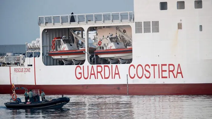 Das vor einer Woche von Italien und Malta abgewiesene Seenot-Rettungsschiff "Aquarius" ist in Spanien eingetroffen.