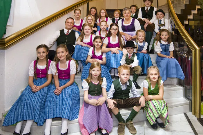Ein großer Dank galt den Kindern vom Stamm 1907 und den Steirerherzen, die wie jedes Jahr den Auftakt mit einer Kinderpolonaise, unter der Leitung von Barbara Steiner und Michael Tockner, gestalteten.