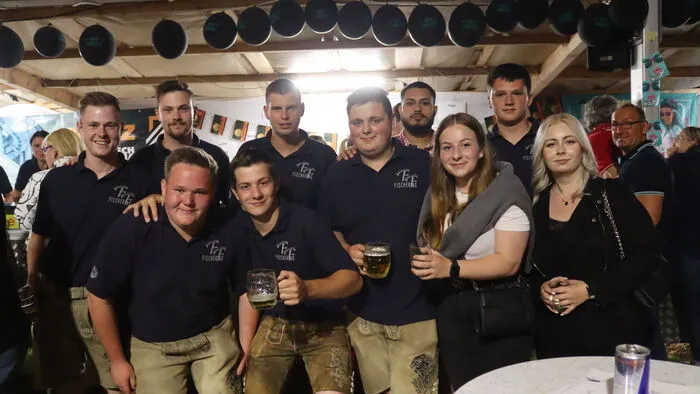 So wie die Freiwillige Feuerwehr Fischering kamen viele befreundete Wehren, um die FF Pölling zu unterstützen.