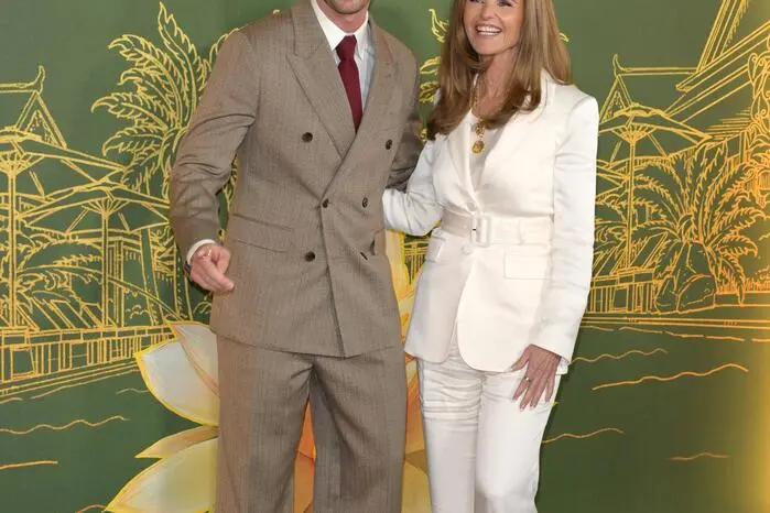 ...brachte seine berühmte Familie mit zur Premiere. Mit dem Nachwuchs auf dem roten Teppich zeigte sich neben  Mama Maria Shriver...