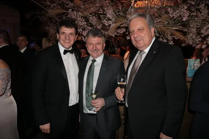 Unter den Besuchern war neben Altbürgermeister Werner Gutzwar und Bürgermeister Franz Jost auch Landtagsabgeordneter Hubert Lang.