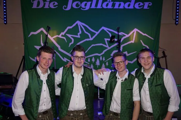 Während des restlichen Abends sorgten „Die Joglländer“ für ausgelassene Stimmung auf der Tanzfläche.