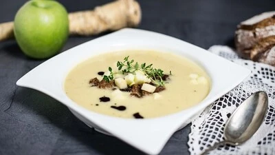 Krenschaumsuppe mit grünen Äpfeln