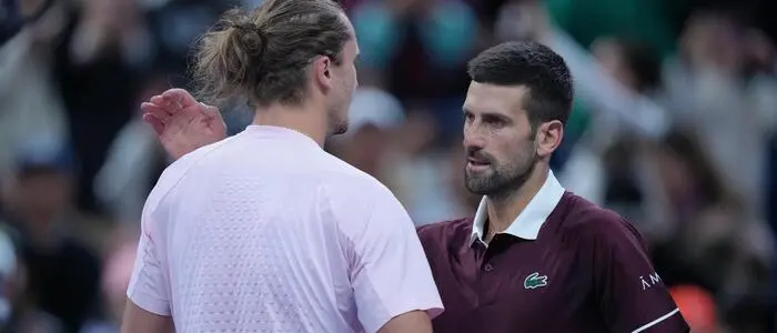 Novak Djokovic besiegte Alexander Zverev 4:6,6:4,6:4