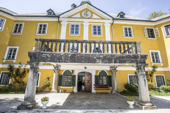 Anfang des 20. Jahrhunderts wurde ein Balkon zugebaut.