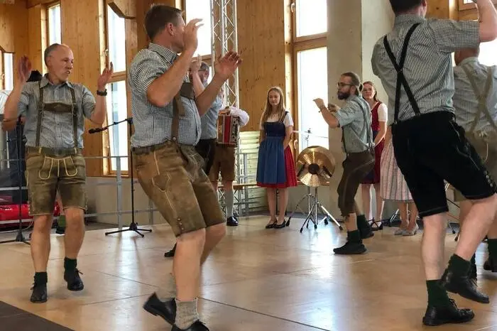 Tradition ist beim Ägydimarkt auch das Herbsteinschnalzen sowie die Darbietungen des Volkstanzkreises Fischbach. 
