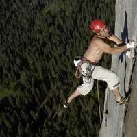 Alexander Huber kletterte als erster Mensch eine 9a+ (die französische Schwierigkeitsskala reicht heute bis 9c)