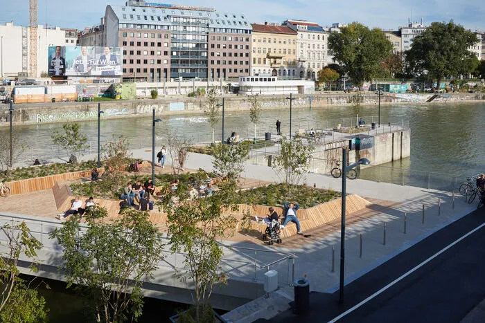 Außerordentliche Leistungen in der Architektur und im Zivilingenieurwesen: Carla Lo für das Projekt „Kaiserbadschleuse I Die schwimmenden Gärten“. Lo hat auf der Universität für Bodenkultur studiert und 2009 die Carla Lo Landschaftsarchitektur gegründet.