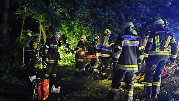 Die Hauptfeuerwache Villach und die FF Vassach waren mit 25 Einsatzkräften vor Ort 