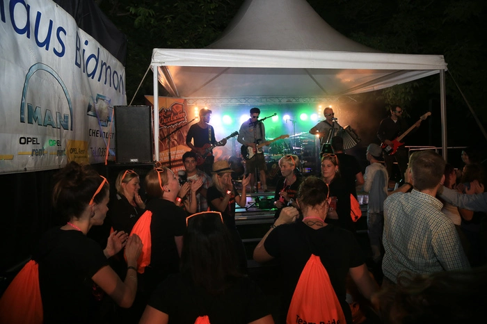 An dem wunderschönen Sommerabend spielte sich unter freiem Himmel so einiges ab.