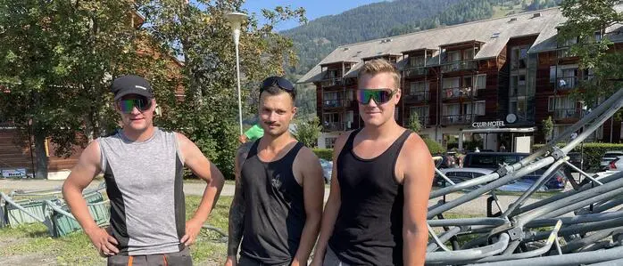 Die Kreischberg-Mitarbeiter Mario Höfl, Armin Weilharter und Tobias Hofer im „Sesseleinsatz“