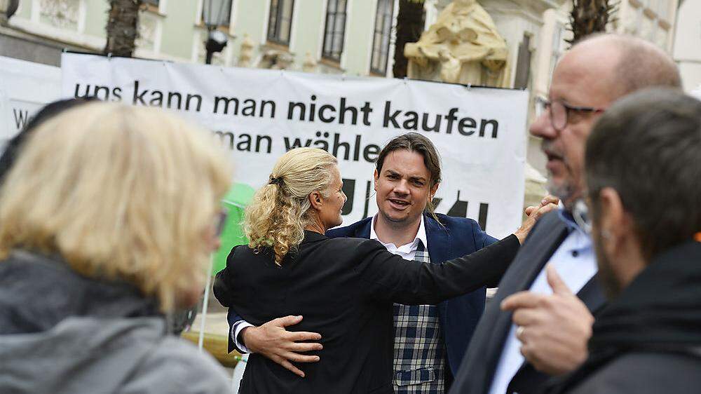 &quot;Tango korrupti&quot; auf dem Alten Platz in Klagenfurt. &quot;Jetzt&quot;-Wahlkampfauftakt mit Rudolf Mang (2. von rechts)