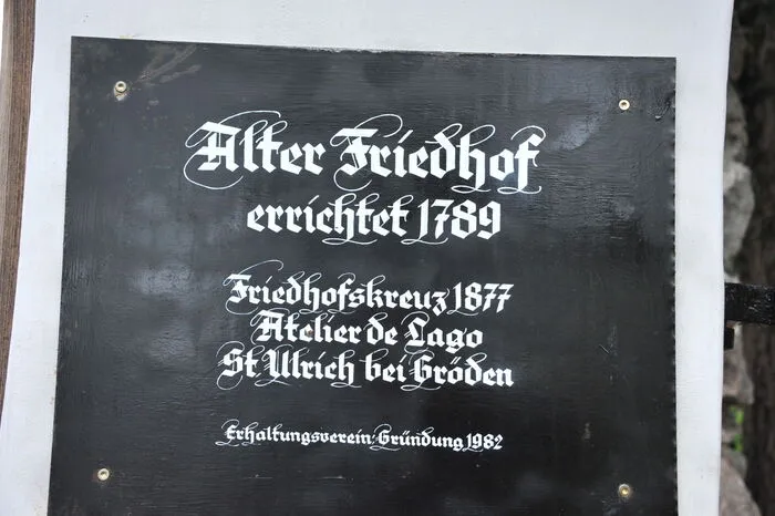 Eingangstafel zum Alten Friedhof
