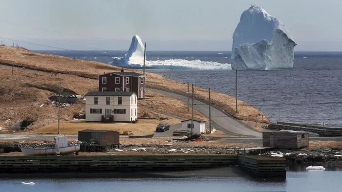 Ein Eisriese vor dem Küstenstädtchen Ferryland ist in den letzten Tagen zur Touristenattraktion geworden.