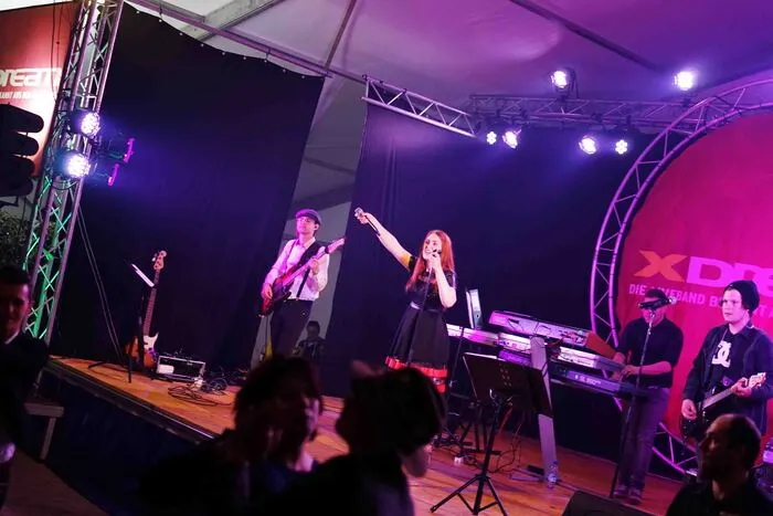 Die Livebands "XDREAM" und "MEETU" sorgten für Stimmung.