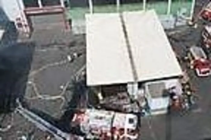 Am Gelände der Saubermacher Dienstleistungs AG in Trofaiach waren am Donnerstagnachmittag acht Feuerwehren mit 77 Einsatzkräften vor Ort, um einen Brand in der Lüftungsanlage zu bekämpfen. Mehr dazu