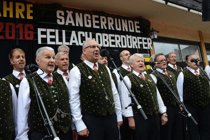 Sangen natürlich auch: die Sänger der jublierenden Sängerrunde Fellach-Oberdörfer