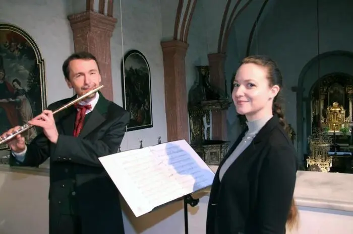 Fripertinger konnte zum Abschluss des Konzertes mit einer besonderen Überraschung aufwarten. Die Sopranistin Magdalena Ofner interpretierte das Lied „Herr, schenk uns Frieden auf Erden“. 