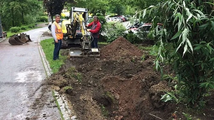 Im Bereich des Parkplatzes wurde mit den Baggerarbeiten gestartet