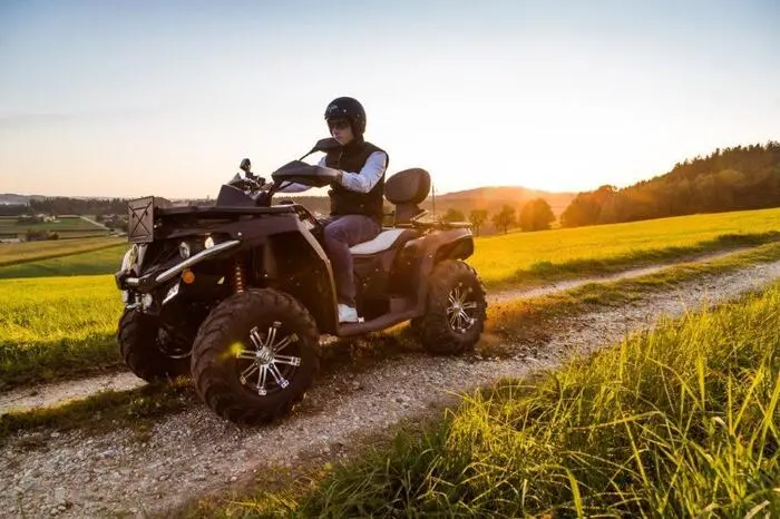 Erwachsene können mit Quads oder Segways den Park und die Umgebung erkunden.