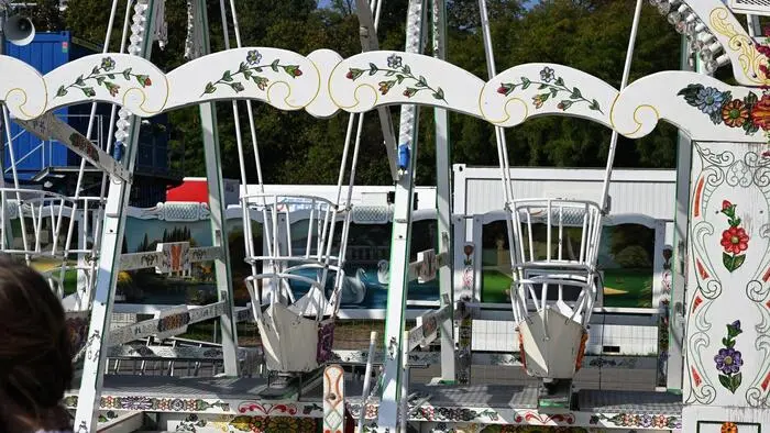 Bei der Schiffsschaukel, einem Fahrgeschäft auf dem Münchner Oktoberfest, wurde der Betrieb nach einem Vorfall gestoppt.