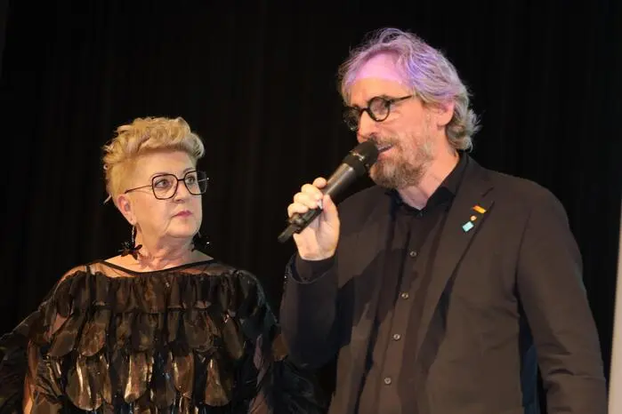 Das Arte-Noah-Team bestehend aus Gabi und Ludwig Haas, Carina Hödl, Silvia Nagy, Sabine Franke und Tanja Genser organisierte die Preisverleihung. Roman Schmidt übernahm die Moderation