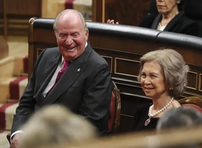 Spanish emeritus King Juan Carlos I (L) and emeritus Queen Sofia attend a commemorative event on the occasion of the 40th anniversary of the Spanish Constitution at the Lower House in Madrid, Spain, 06 December 2018. 40 years of Democracy in Spain !ACHTUNG: NUR REDAKTIONELLE NUTZUNG! PUBLICATIONxINxGERxSUIxAUTxONLY Copyright: xZIPIx GRAF2775 20181206-636797056792628586  