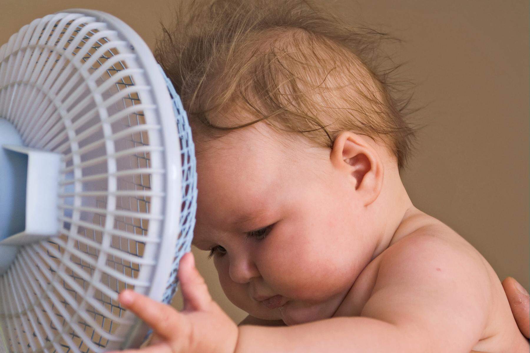 Wieso man Babys und Kinder vor der Hitze schützen sollte
