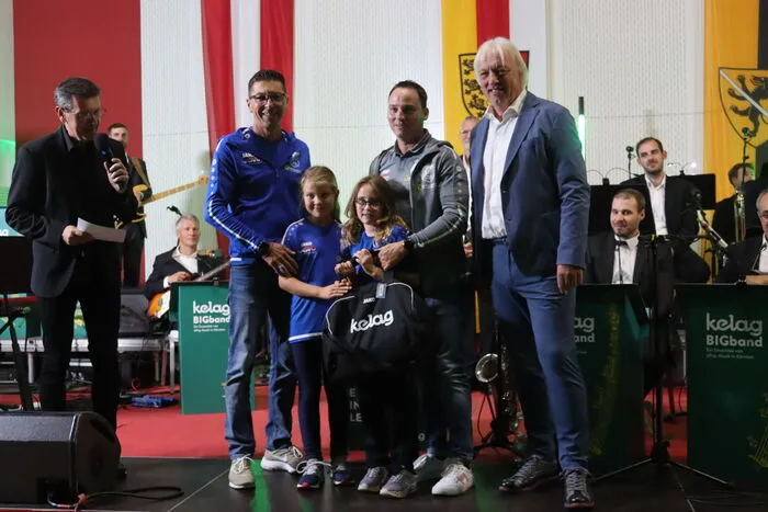 Die Mädchennachwuchsmannschaft des SV Lavamünd bekam ebenfalls ein neues Set mit Trikots von der Kelag gesponsert.