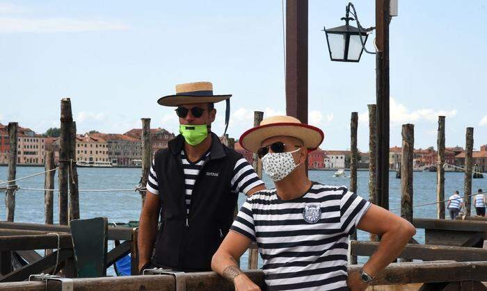 Die Gondoliere in Venedig warten schon