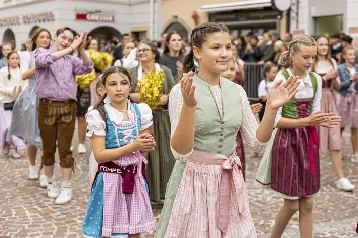 Umzug, Eröffnung und Bieranstich 662 St. Veiter Wiesenmarkt St. Veit September 2025