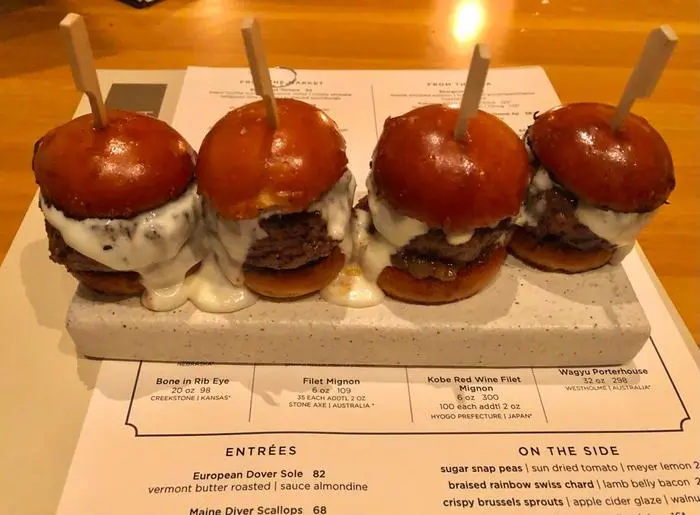 Die Oscars-Miniburger nach Rezepten von Wolfgang Puck mit Wagyu-Beef