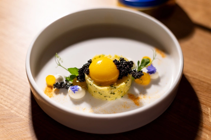 Josef Steffner vom Mesnerhaus servierte Lungauer Eachtling mit konfiertem Eidotter.