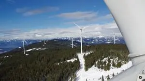 Entlang der Fischbacher Alpen finden sich viele Windräder, einige davon im Gemeindegebiet Krieglach