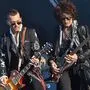 Johnny Depp und Joe Perry, hier bei einem Tourneekonzert in Frankreich. Auf Burg Clam war offizielles Fotografieren verboten