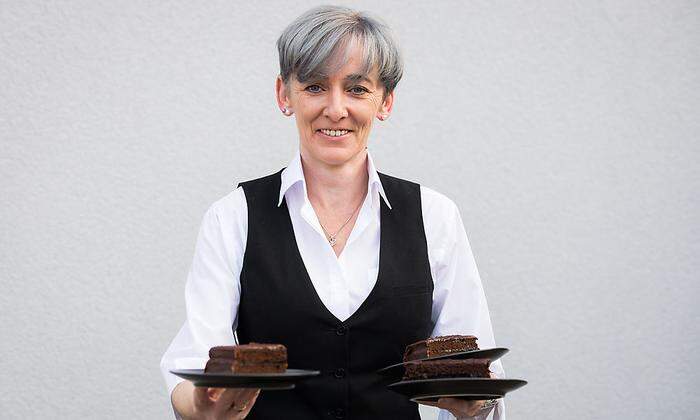 Melanie Schwarzböck (40) macht die Lehre zur Restaurantfachfrau 