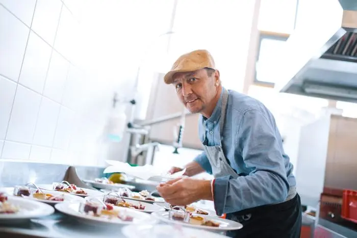 Ernst Muhr verarbeitet in der Küche des Haus Valgrata auch jene Stücke der Tiere, welche nicht so begehrt sind zu Kostbarem