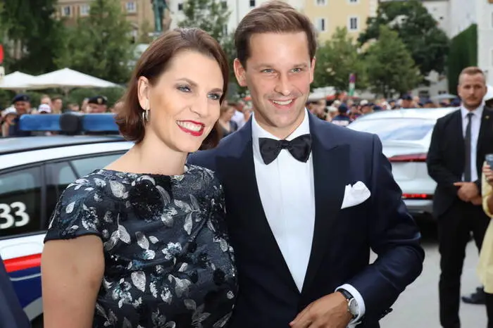 Ministerin Karoline Edtstadler mit Freund Marton Matura