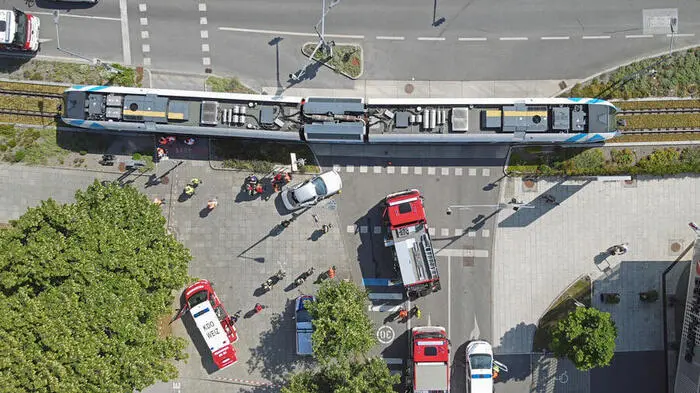 Am Dienstagvormittag kam es in der Weizer Innenstadt zu einem Zusammenstoß zwischen einem Pkw und einem Zug.