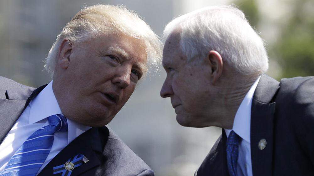 Donald Trump mit US-Justizminister Jeff Sessions.