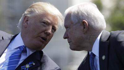 Donald Trump mit US-Justizminister Jeff Sessions.