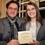 Lisa Hörting präsentiert mit ihrem Partner Karl Lenz ihr neues Buch über die Abenteuer ihres Katers