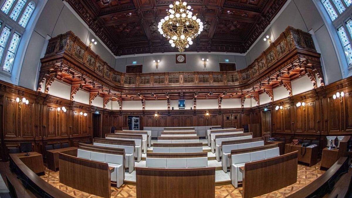 Erstrahlt in altem/neuem Glanz: Der Gemeinderatssaal im Rathaus