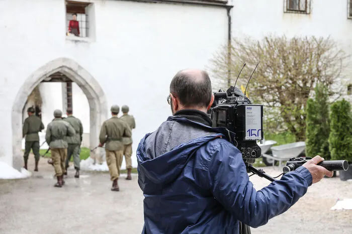 Im Mittelpunkt des Fernsehfilms stehen Bergleute, die 1945 in Altaussee mit großem Mut ihre Salzmine und zahllose Kunstwerke vor der Vernichtung retteten.