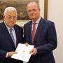 Der Präsident Palästinas Mahmud Abbas (links) und der neue Premierminister Mohammad Mustafa