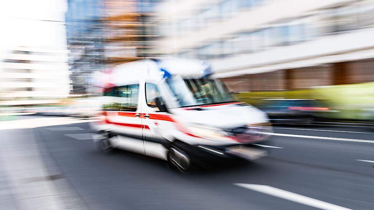 Die 25-Jährige wurde von der Rettung ins Krankenhaus gebracht